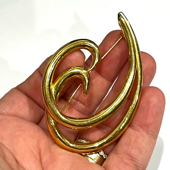 Trifari Gold Swirl Brooch - Picture 3 of 3
